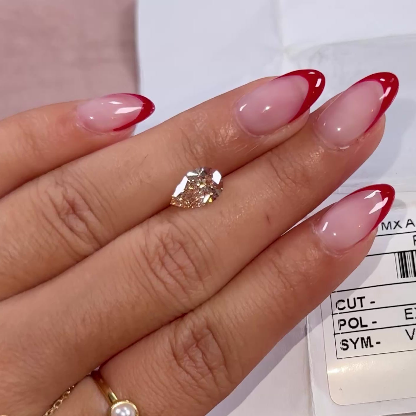 1.27 ct pear fancy intense pink VS1 - IGI certified