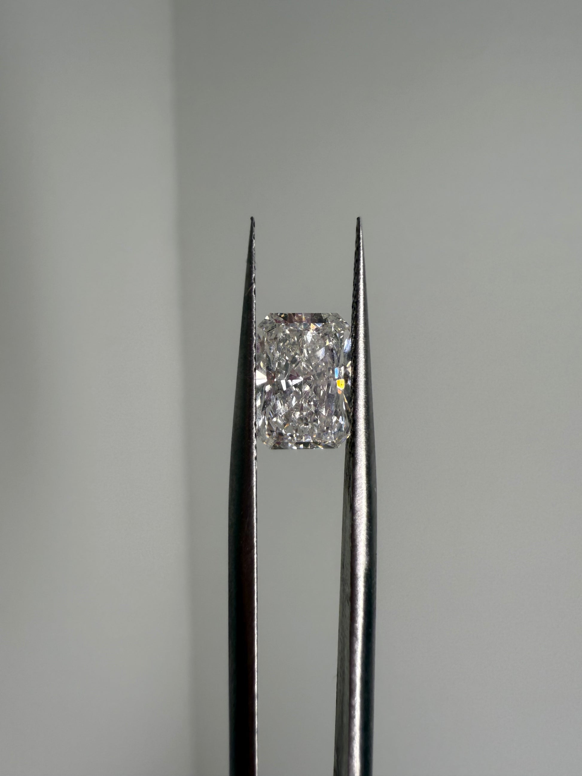 1.9ct G VS1 elongated radiant diamond IGI certified