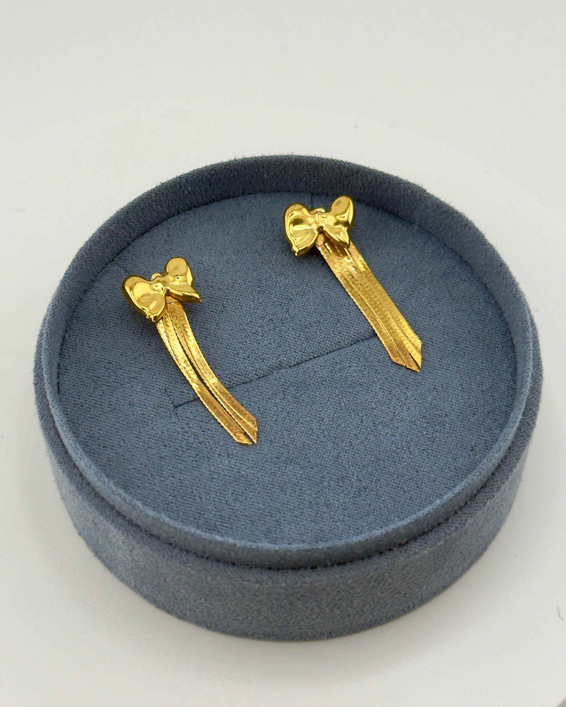 14kt gold bowtie earrings