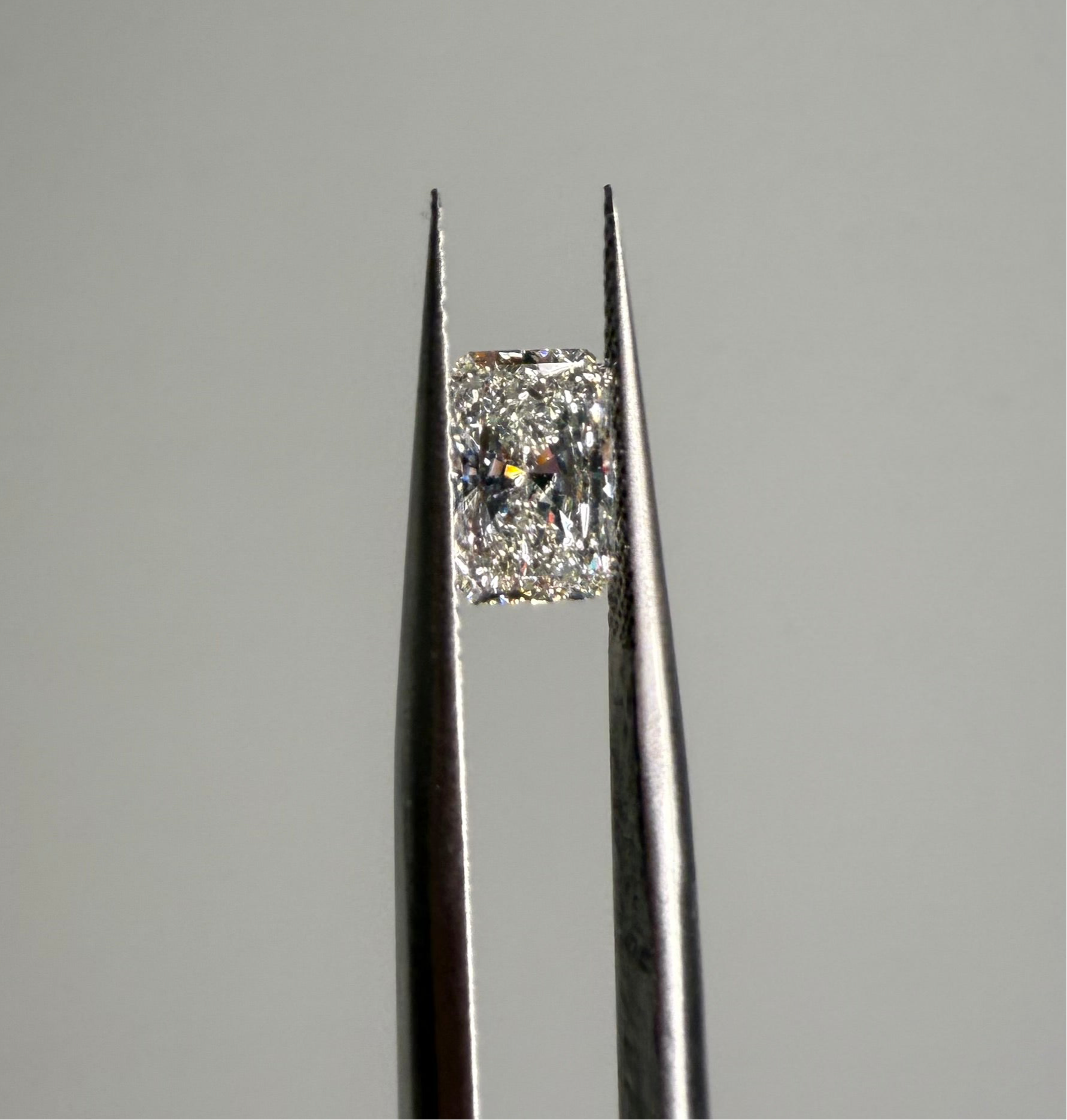 CUSTOM SETTING 1.37 ct radiant G VS1 diamond