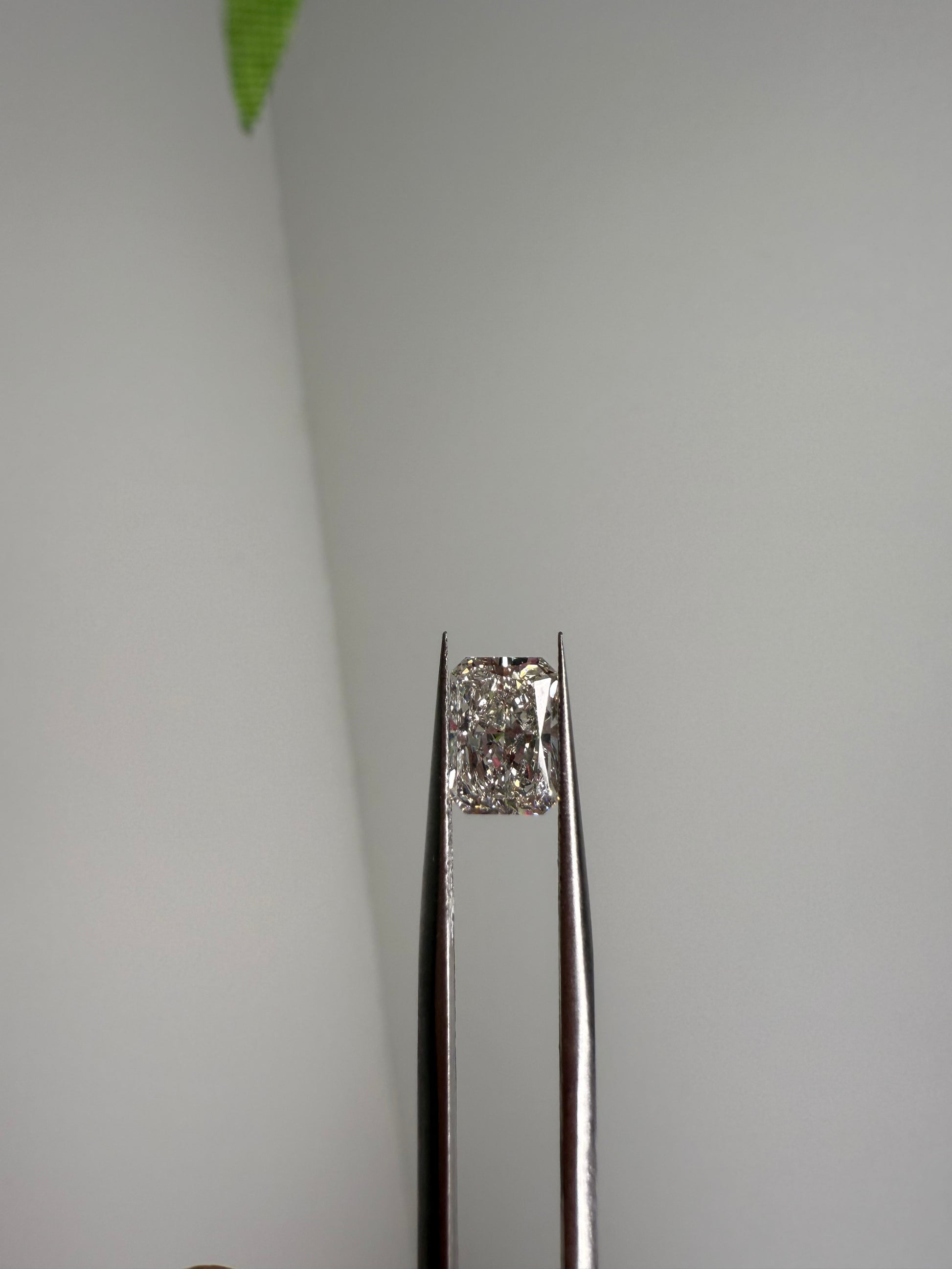 1.81 ct H VS1 elongated radiant diamond IGI