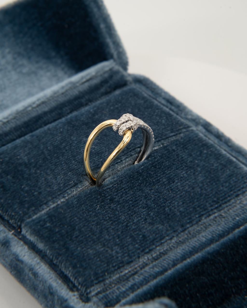 2-tone slip knot ring in 18k gold