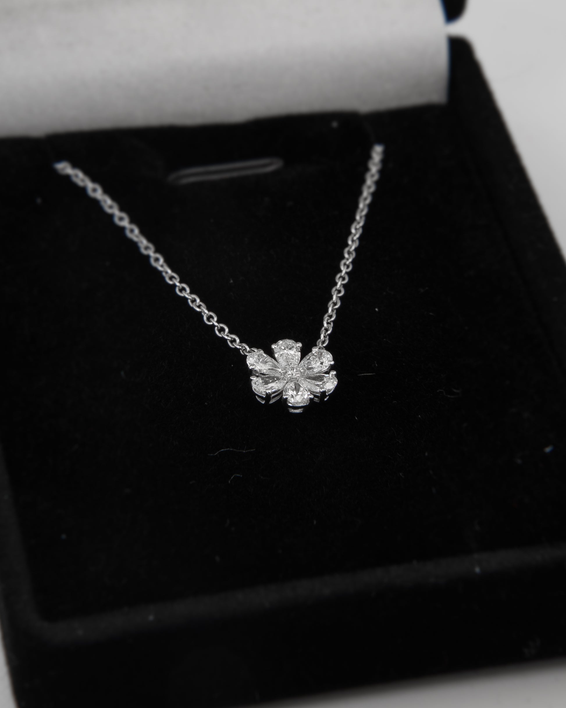 18k white gold flower necklace natural diamonds