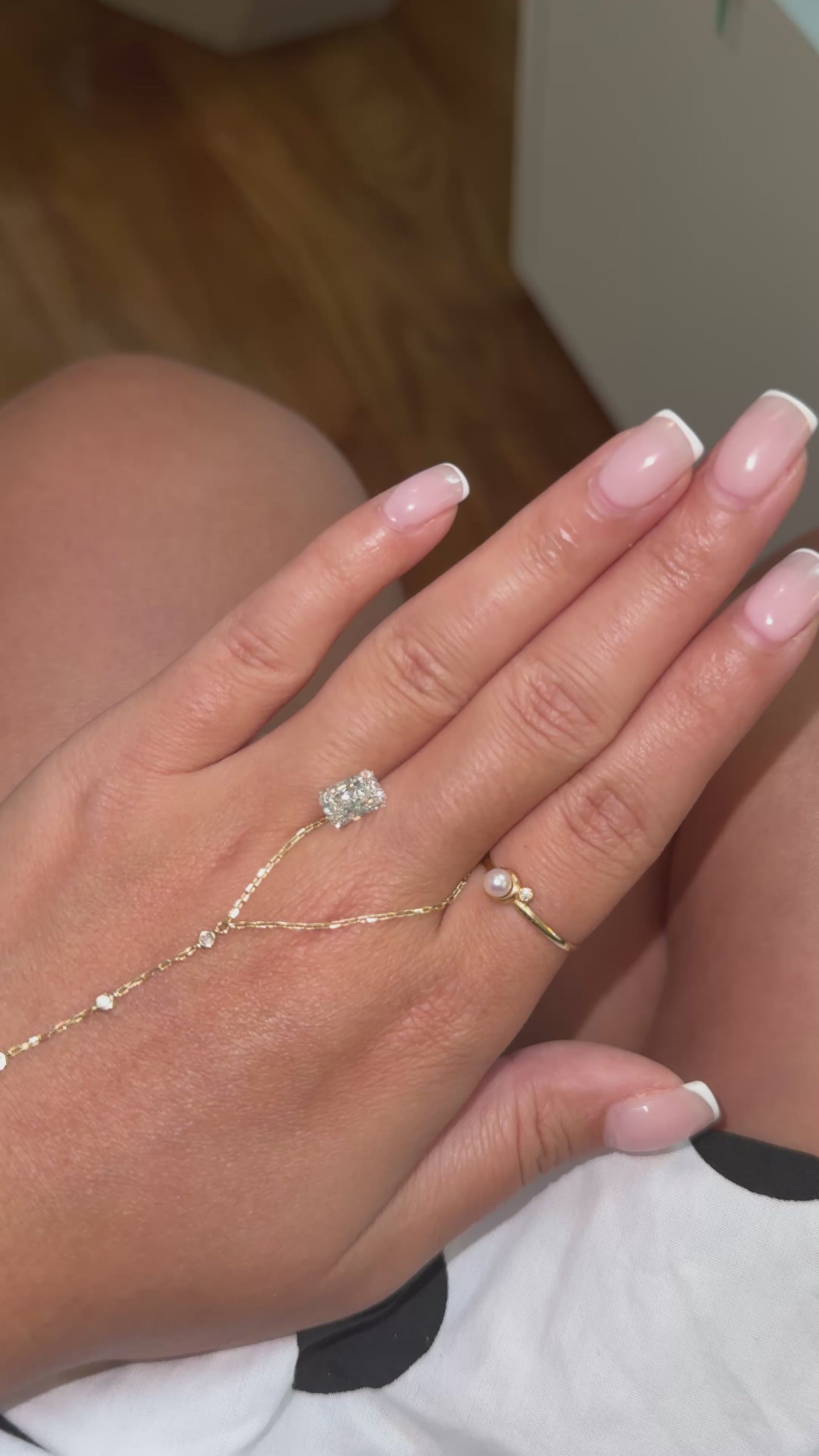 CUSTOM SETTING 1.37 ct radiant G VS1 diamond