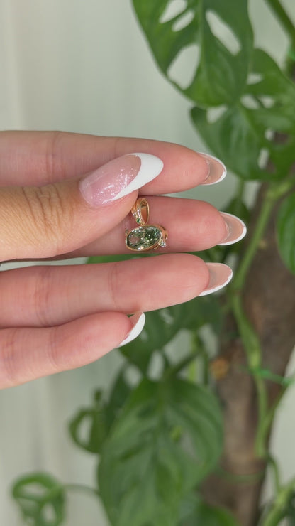 14k ✨whimsy moval east west bezel pendant