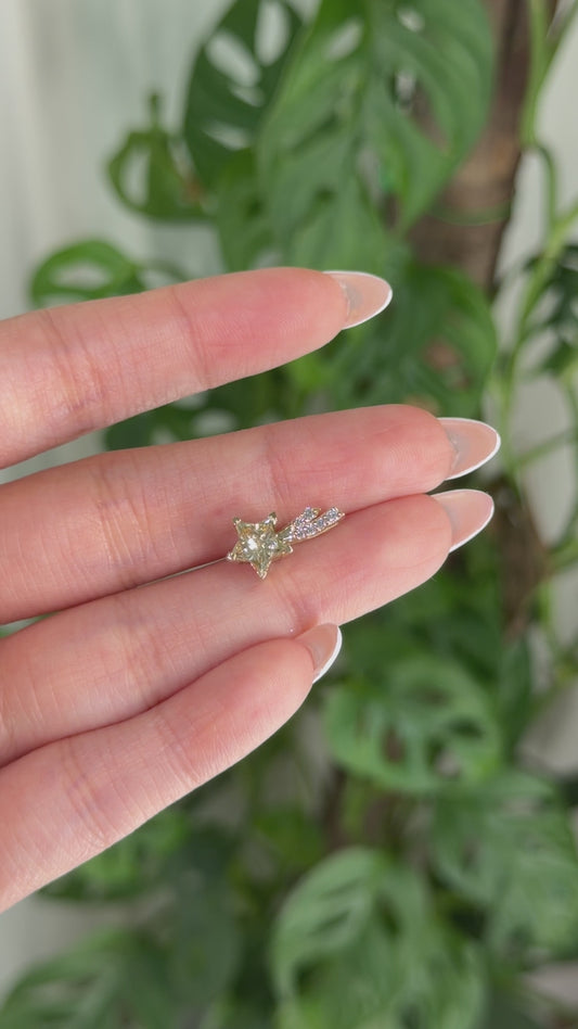 “Shooting star” 14k diamond star pendant