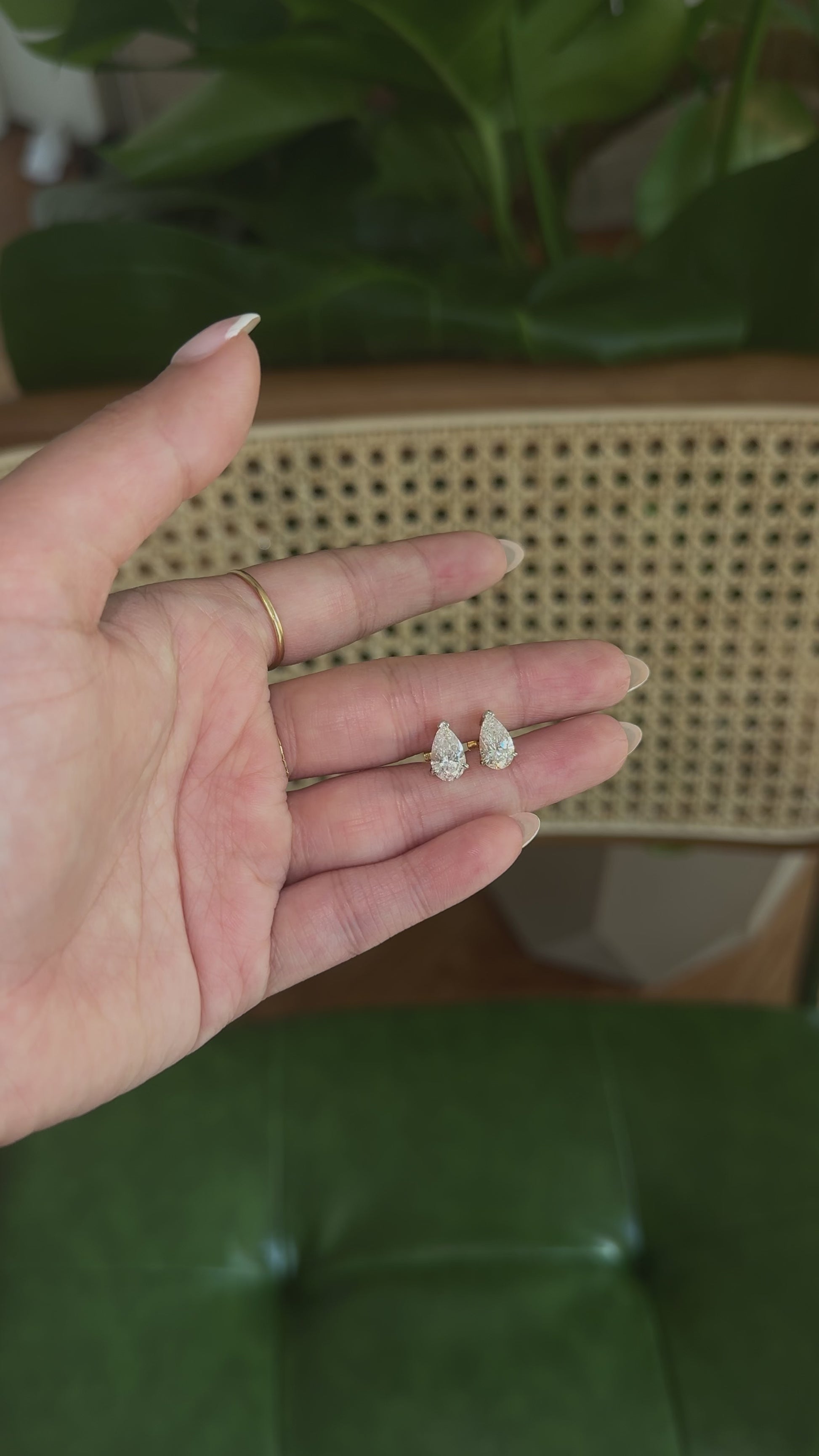 2.00ctw VVS2 pear earrings 14k gold screwbacks