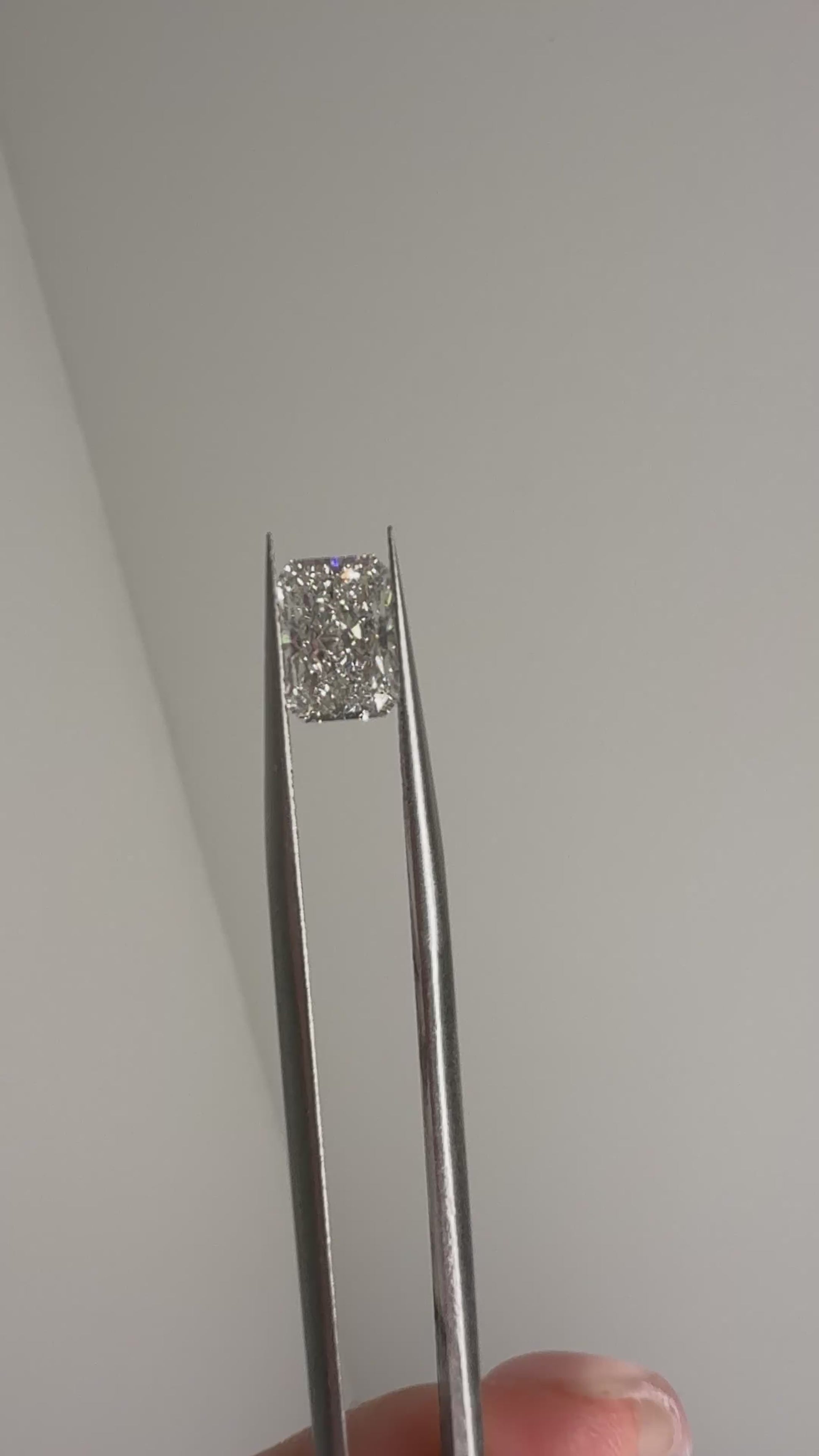 1.81 ct H VS1 elongated radiant diamond IGI