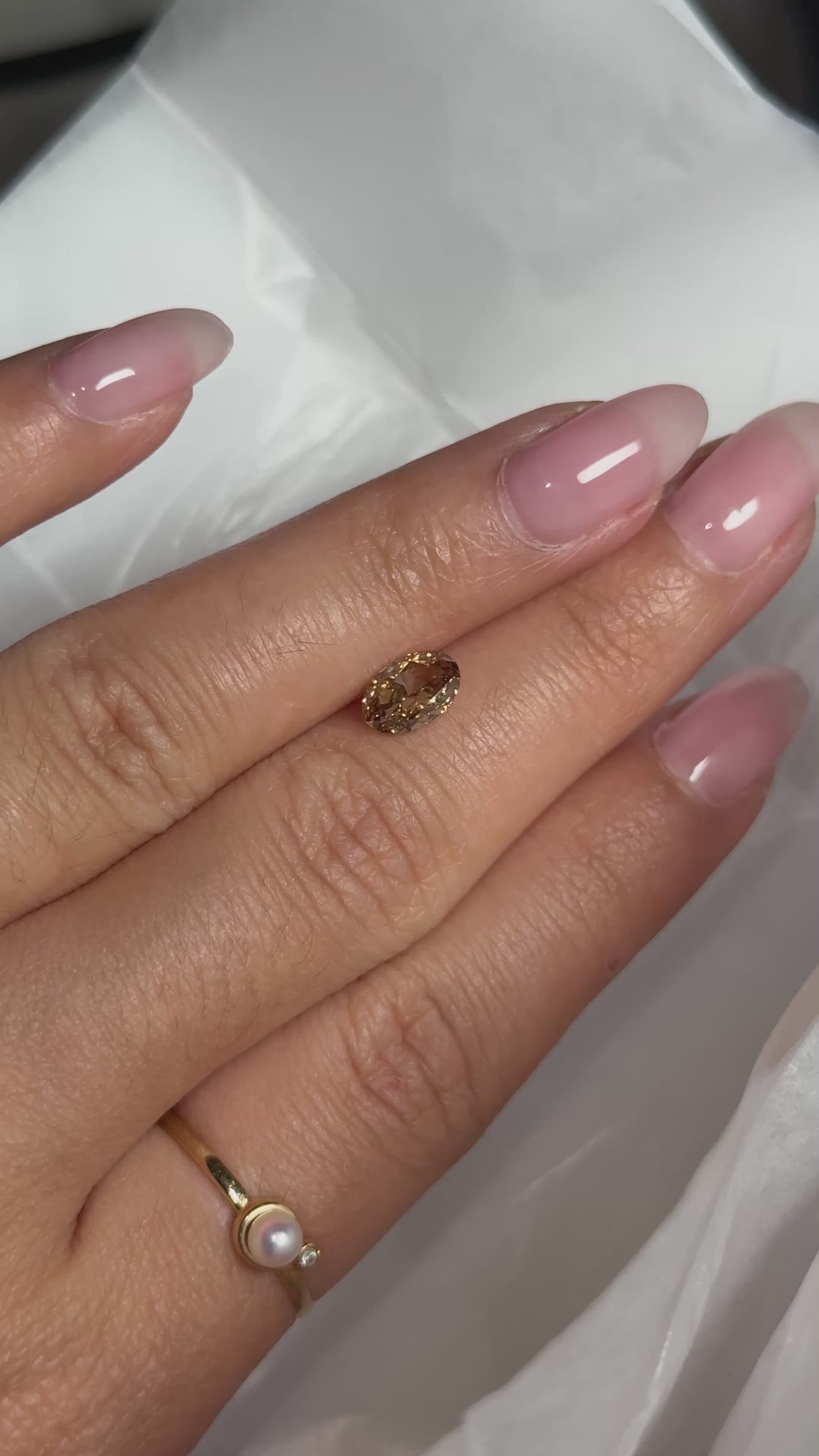1.00ct champagne light brown oval VVS2