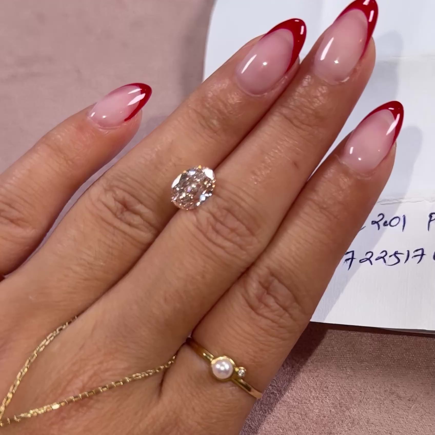 2.01 ct oval fancy intense pink VS1 - IGI certified