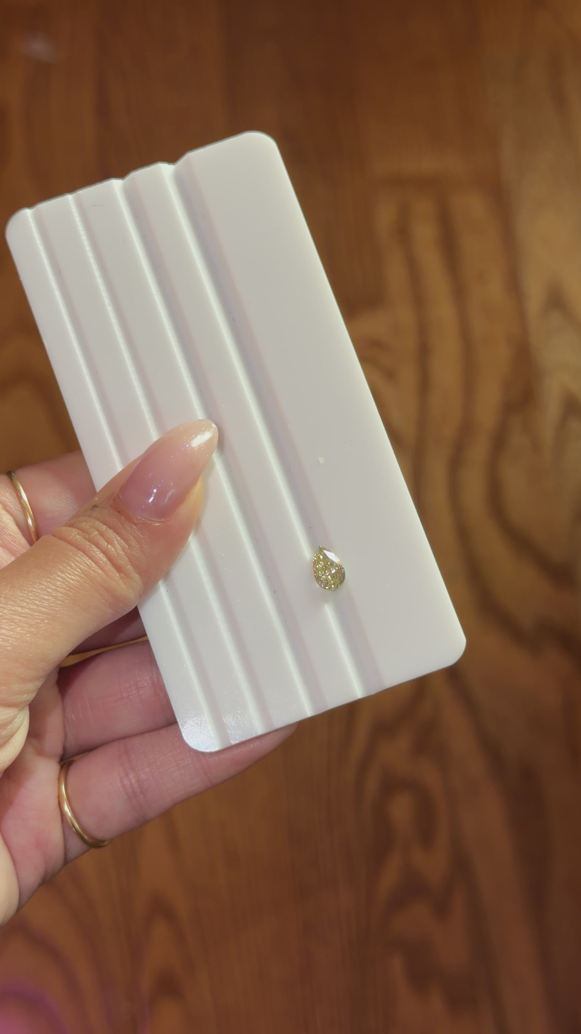 1.03ct fancy yellow VS2 pear IGI