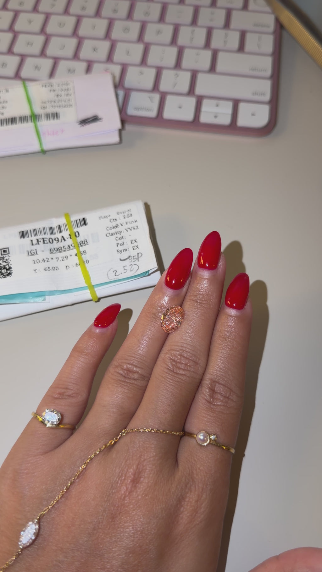 2.53ct fancy vivid pink VVS2 oval