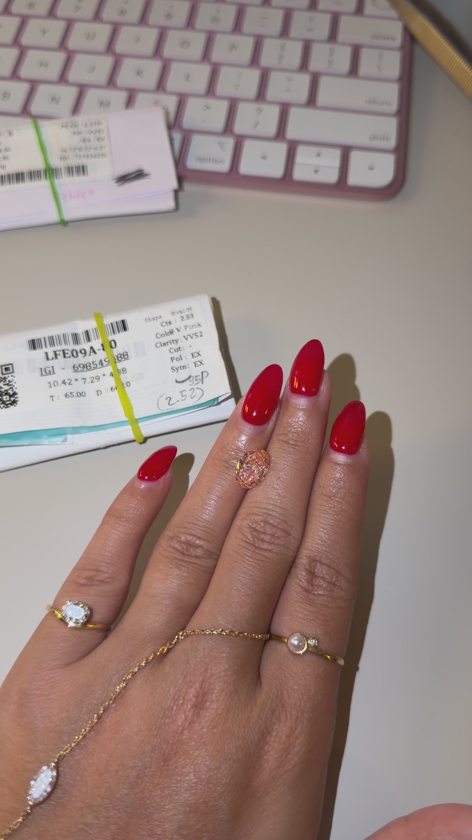 2.53ct fancy vivid pink VVS2 oval