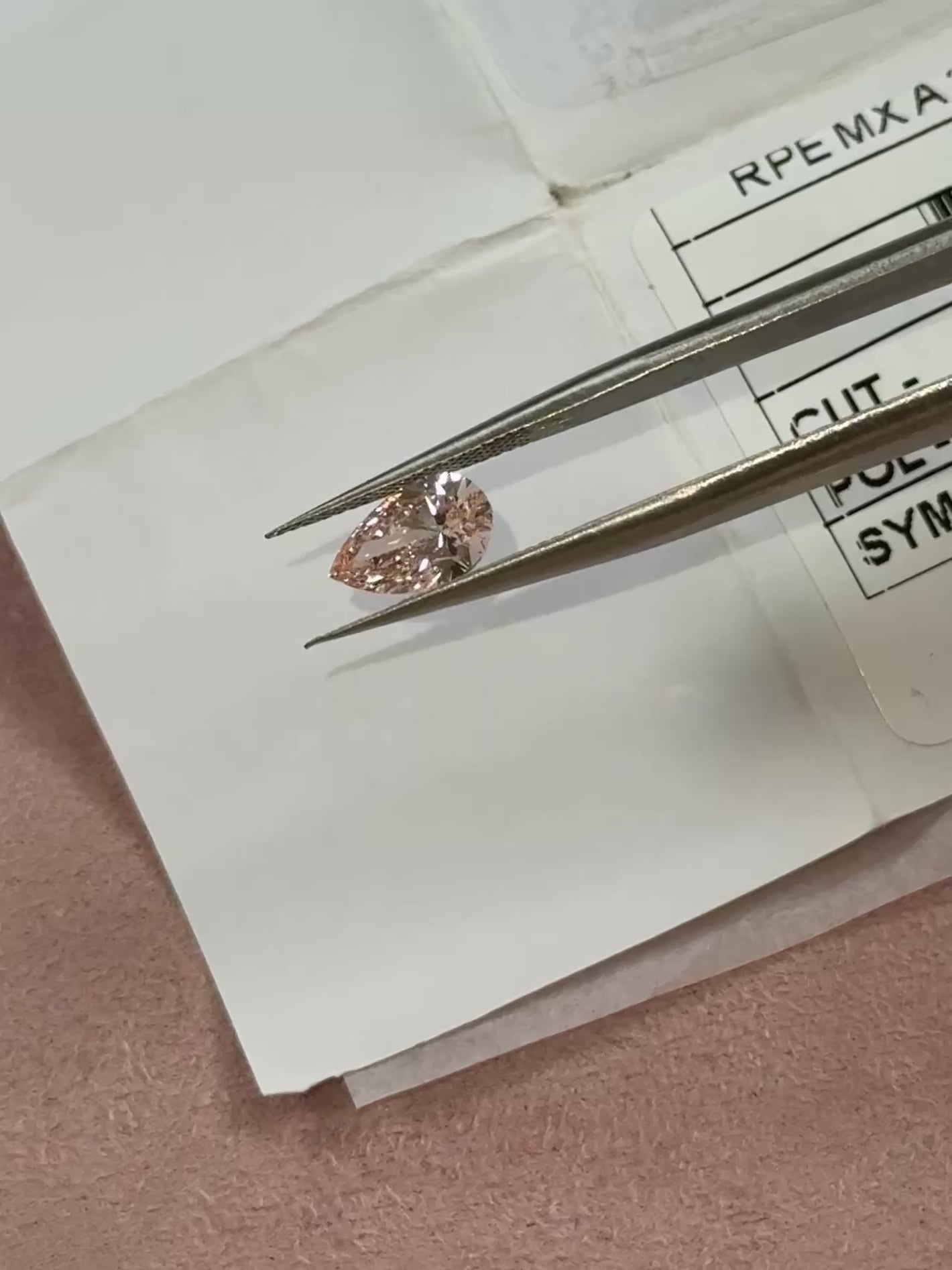1.27 ct pear fancy intense pink VS1 - IGI certified