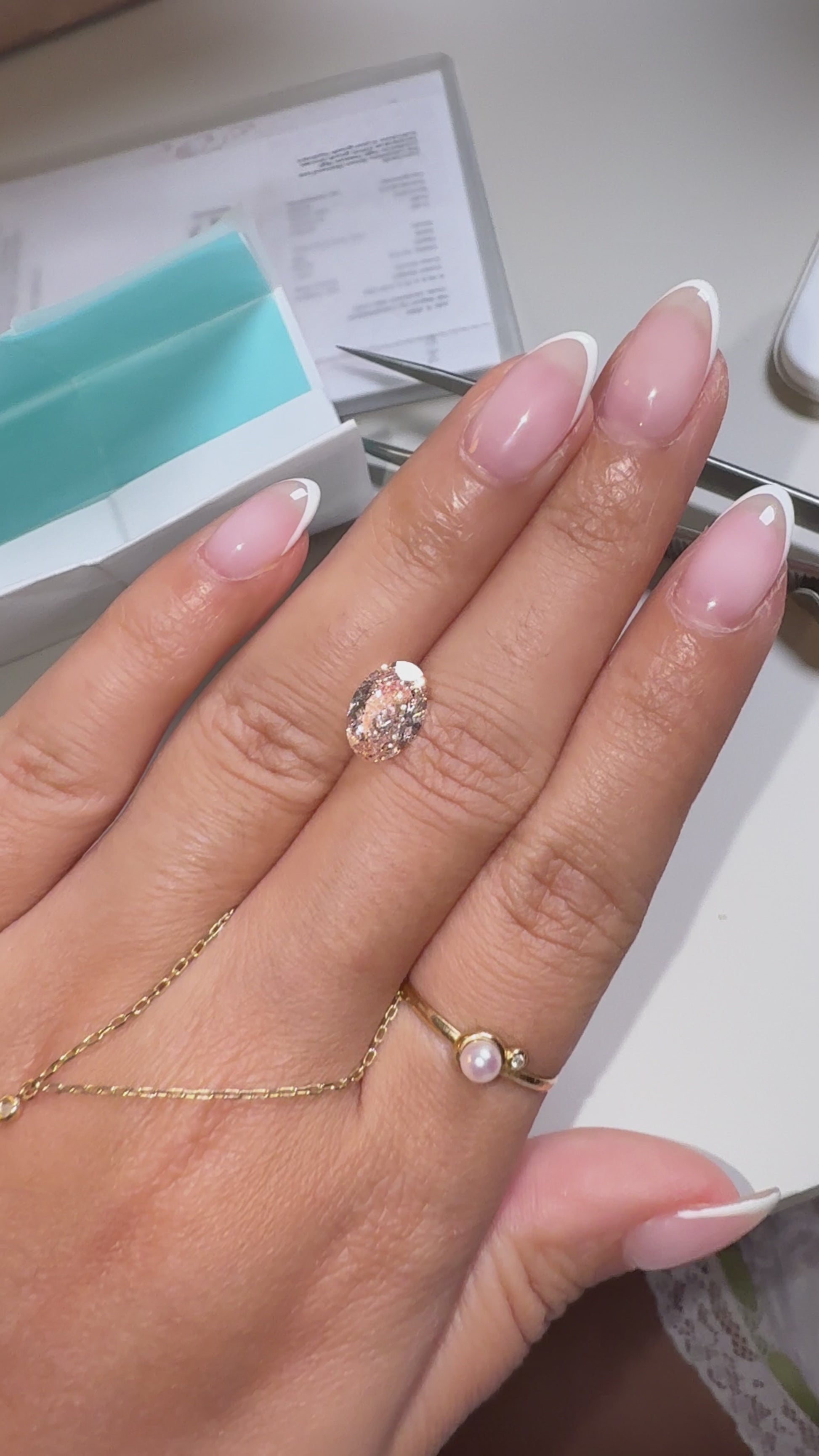 2.01ct VVS1 fancy pink oval diamond IGI certified