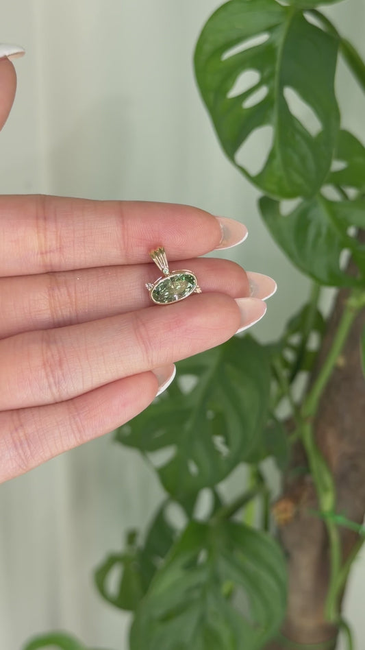 14k ✨whimsy moval east west bezel pendant