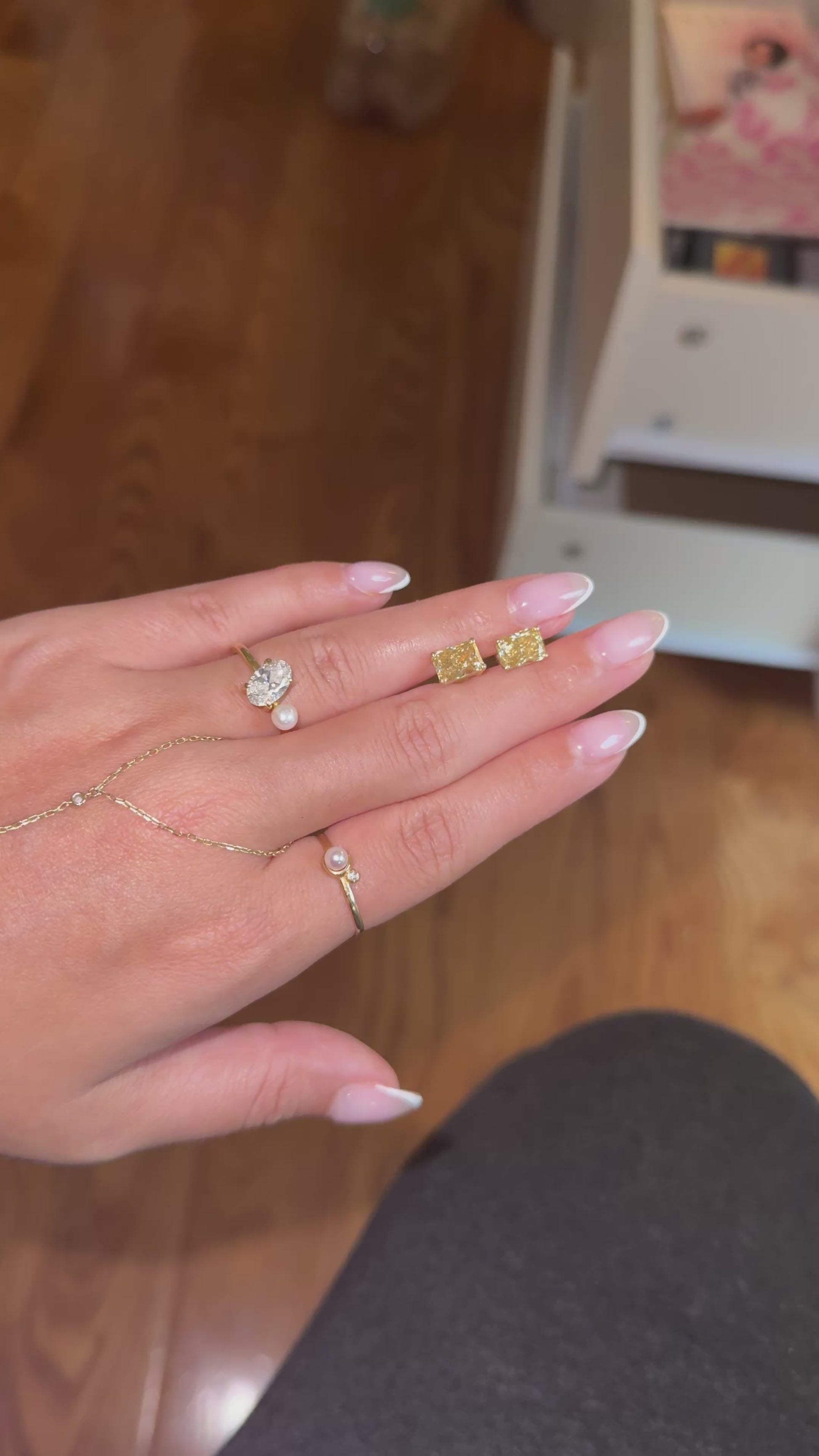18k gold 2.09 ctw canary radiant diamond studs
