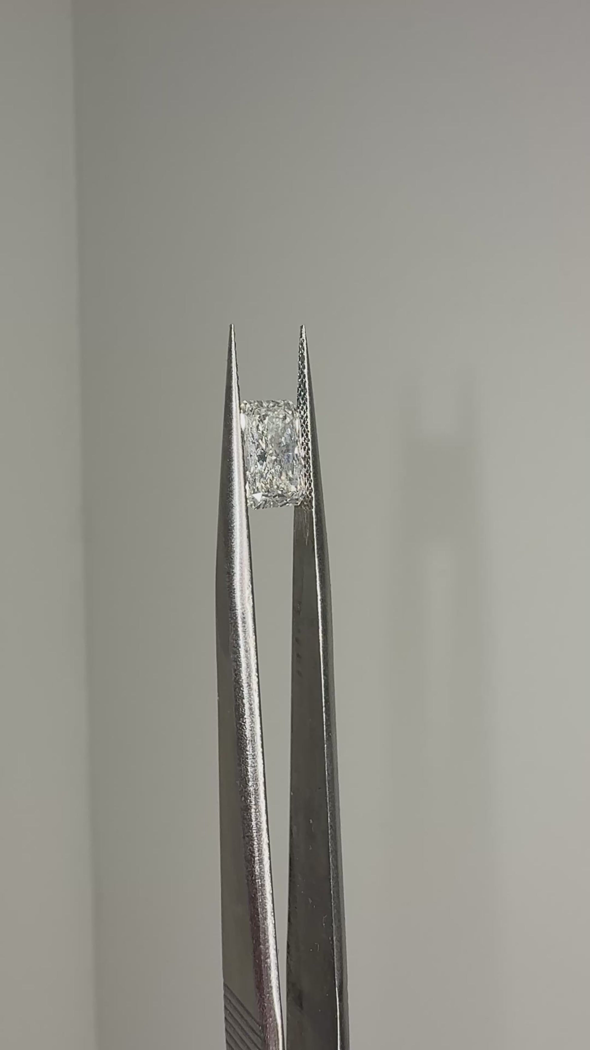 1.9ct G VS1 elongated radiant diamond IGI certified