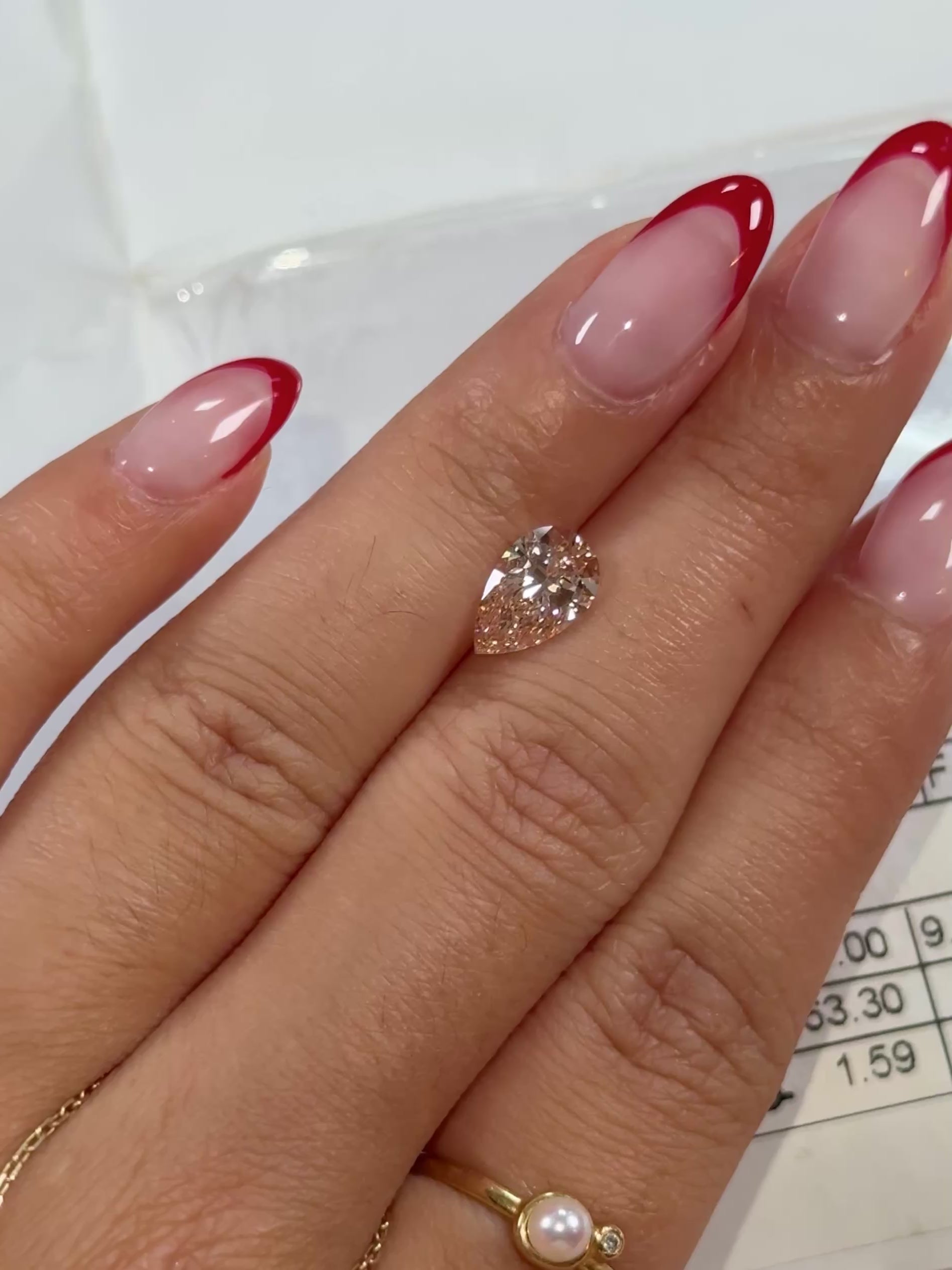 1.27 ct pear fancy intense pink VS1 - IGI certified